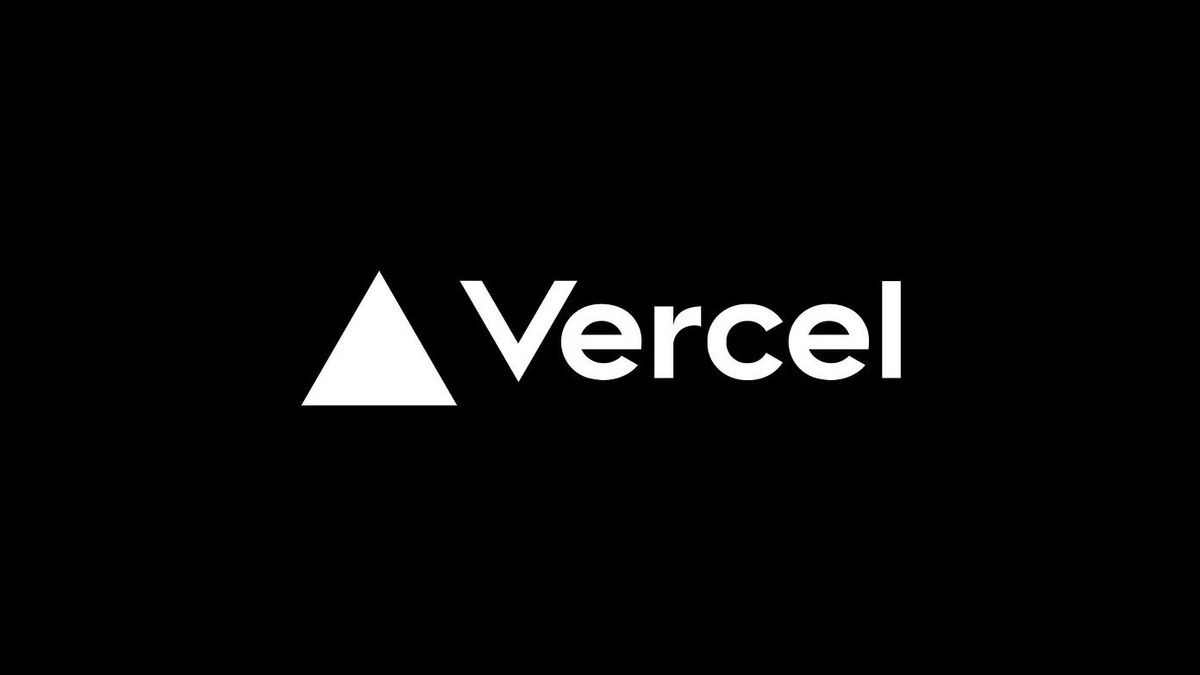 Сетевой фаервол ограничивает исходящий трафик из облачной песочницы Vercel, пока секреты остаются вне кода приложения.